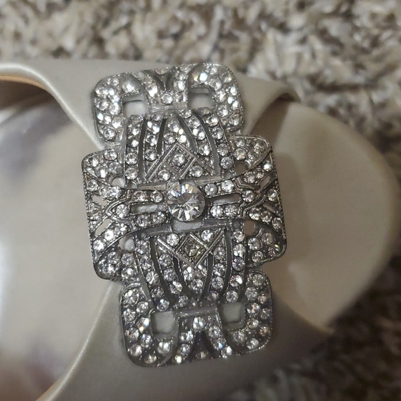 Size 7 White Satin Badgley Mischka Tory Platform - Picture 5 of 6